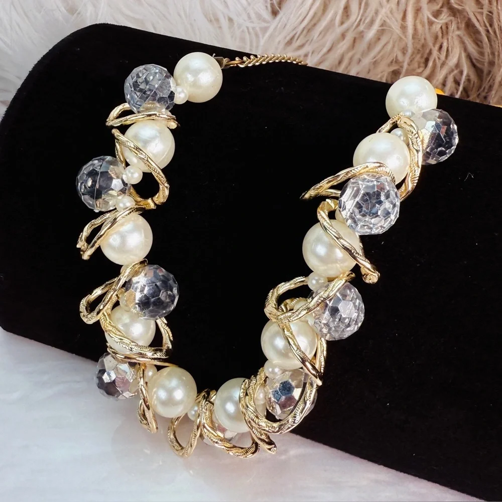 Pretty Silvertone goldtone, lightweight faux pearl, clear bling 16” necklace